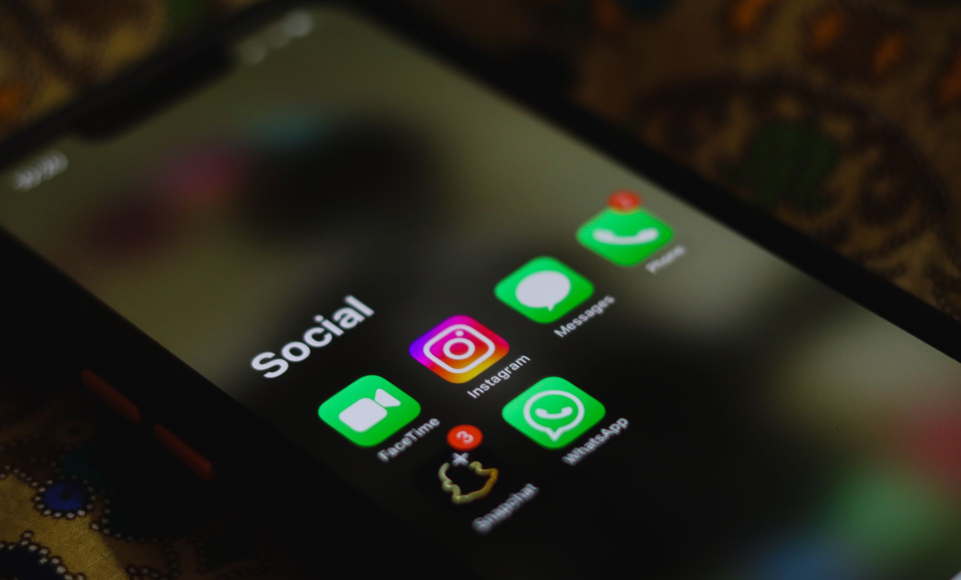 Anonymous social media viewing on mobile